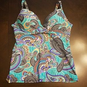 🔥NWOT Gorgeous Paisley Print Nathing Suit Top🔥